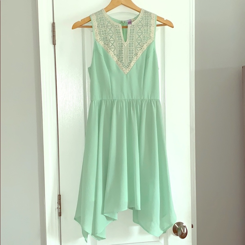 NWOT Green & Ivory Dress - Size Small